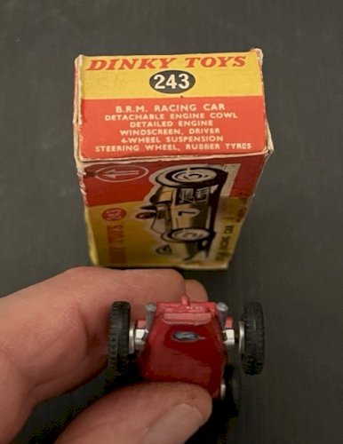 voiture Dinky Toys n° 242  FERRARI RACING CAR + boite 243 dans l'état
