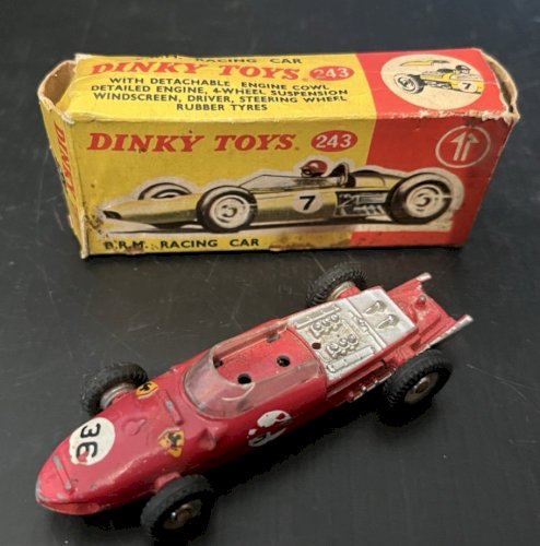 voiture Dinky Toys n° 242  FERRARI RACING CAR + boite 243 dans l'état