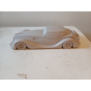 Voiture  Jaguar  en Pierre , travail de Compagnon .