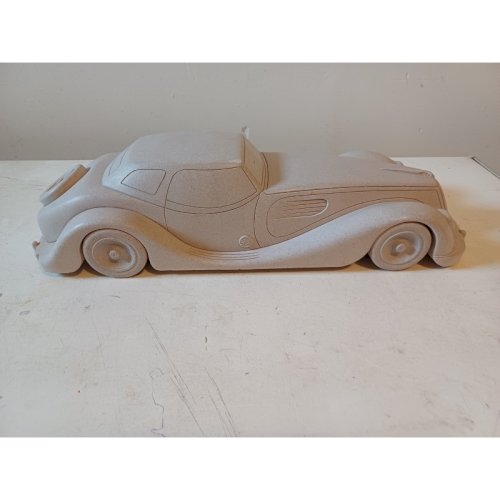 Voiture  Jaguar  en Pierre , travail de Compagnon .