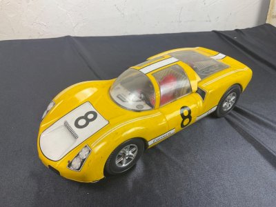 Voiture JOUSTRA PORSCHE CARRERA GT en tôle à friction.