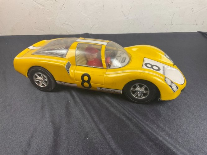 Voiture JOUSTRA PORSCHE CARRERA GT en tôle à friction.