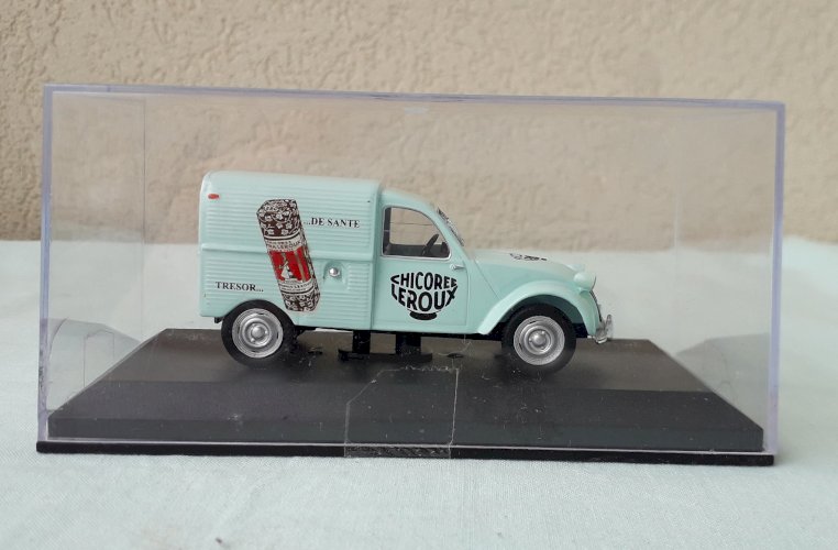 Voiture miniature Citroën 2CV fourgonnette