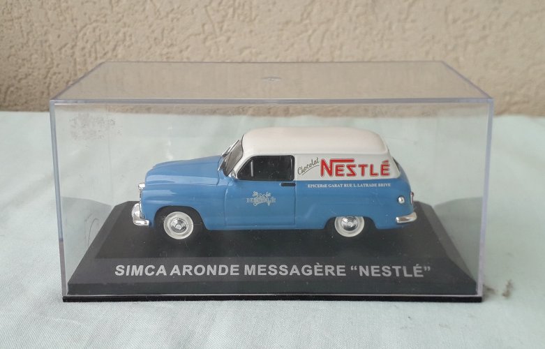 Voiture miniature Simca Aronde