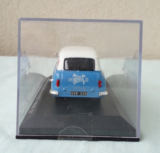 Voiture miniature Simca Aronde