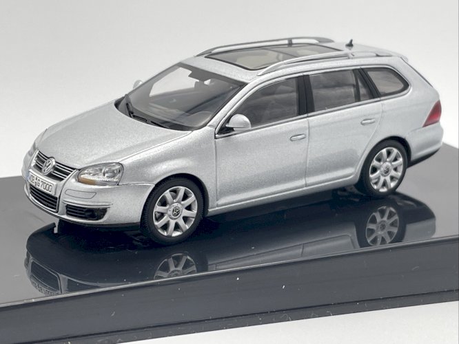 Volkswagen Golf Variant  1/43 AutoArt