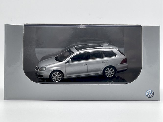 Volkswagen Golf Variant  1/43 AutoArt