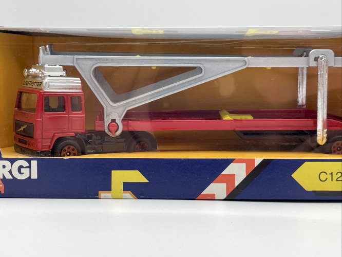 Volvo car transporteur Corgi