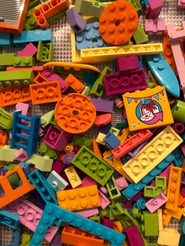 Vrac de pièces de Lego flashys et acidulés