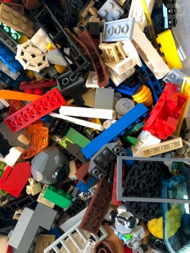 Vrac de pièces de Lego plus 10 figurines