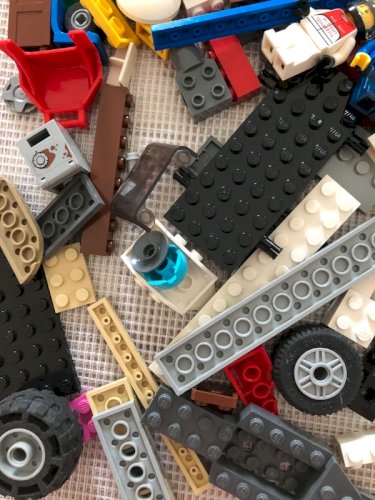 Vrac de pièces de Lego plus 2 figurines