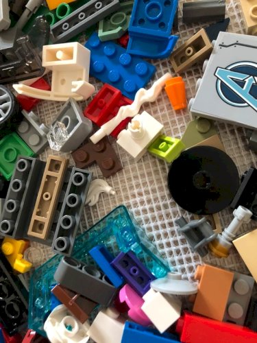 Vrac de pièces de Lego plus 2 figurines