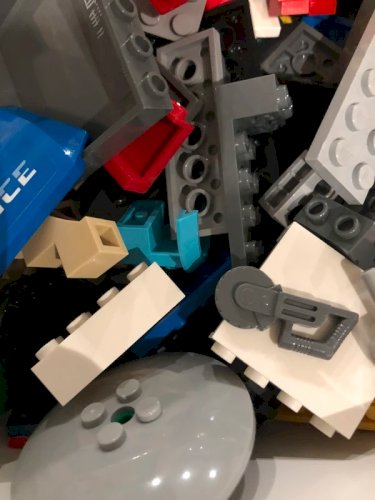 Vrac de pièces de Lego plus 2 figurines