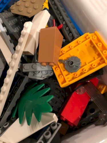 Vrac de pièces de Lego plus 2 figurines