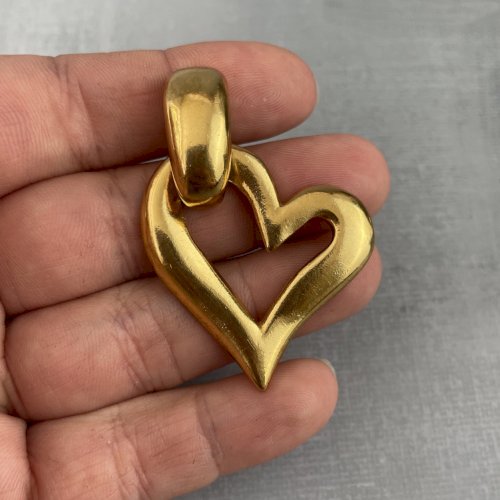 YSL Yves Saint Laurent pendentif coeur doré bijou de luxe vintage intemporel