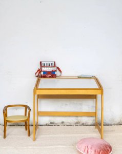Yvan, the wooden desk No. 27