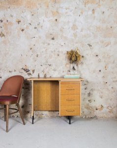 Yvan, the wooden desk No. 66