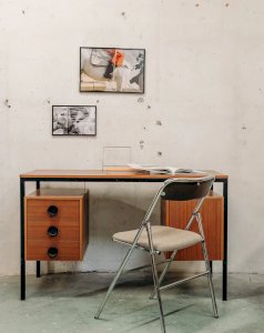 Yvan, the metal and wood desk No. 162
