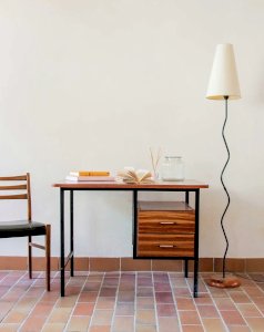 Yvan, the metal and Formica desk No. 135