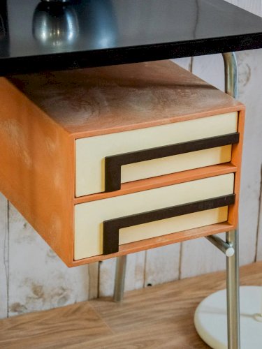 Yvan, le bureau en résine N°461